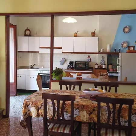 Leos Apartment *